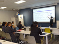 Atsuko Yube delivers a presentation about Silicon Valley and its housing market in Japanese.