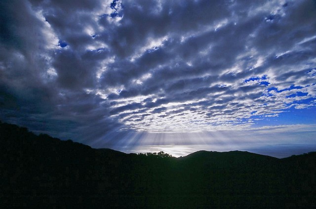 Serious god's-rays (#1, horizontal)... Big Sur, California