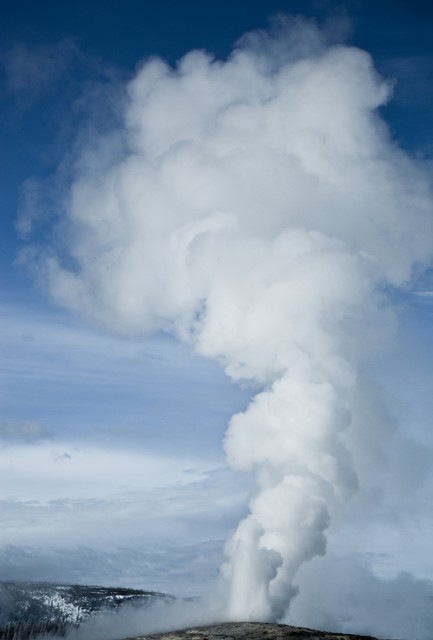 Old Faithful Geyser, Yellowstone National Park, Wyoming