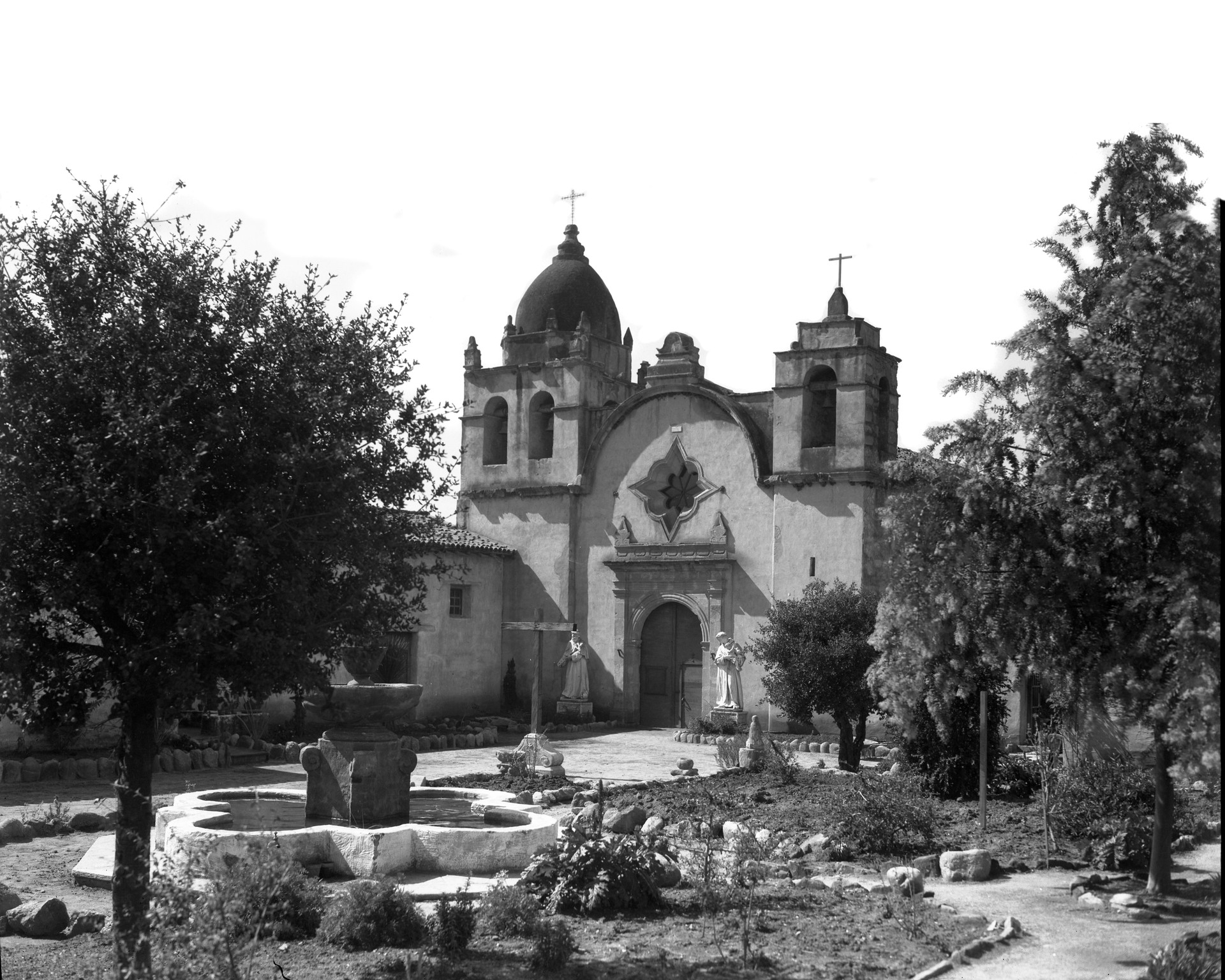 Basilica Forecourt | Restoration Past Project (Carmel Mission Foundation)